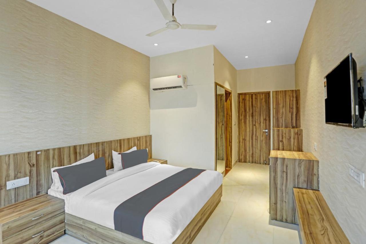 Collection O 85238 Tulika Garden Hotel Izatnagar Ngoại thất bức ảnh