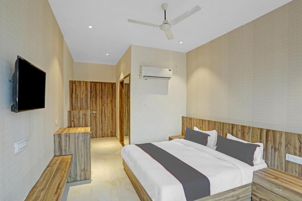 Collection O 85238 Tulika Garden Hotel Izatnagar Ngoại thất bức ảnh